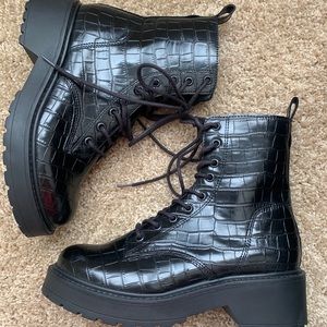 NWOB Steve Madden Tornado Black Crocodile Boots